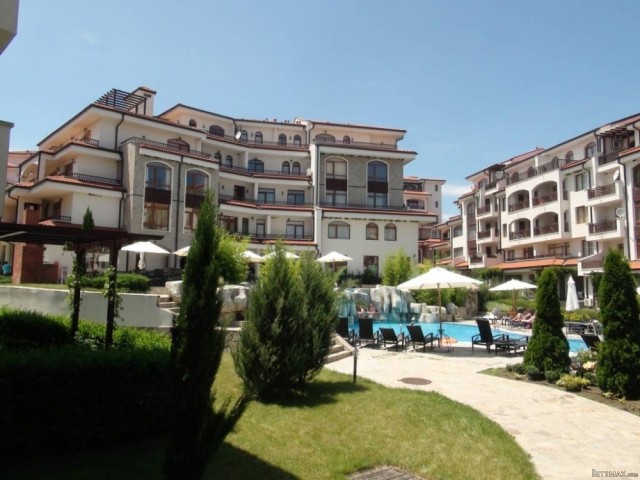 1-bedroom apartment with pool views in.. - 2
