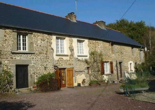 Longere with 2 Bedrooms and Vast..