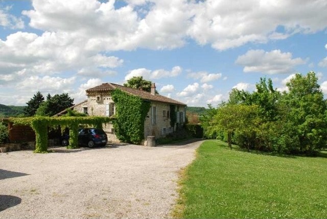 Delightful And Spacious Country Home In..