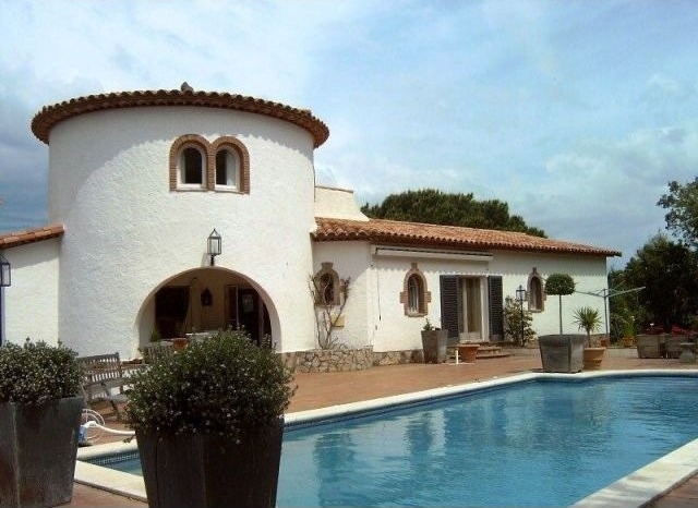 5 Bedrooms - Villa - Girona - For Sale