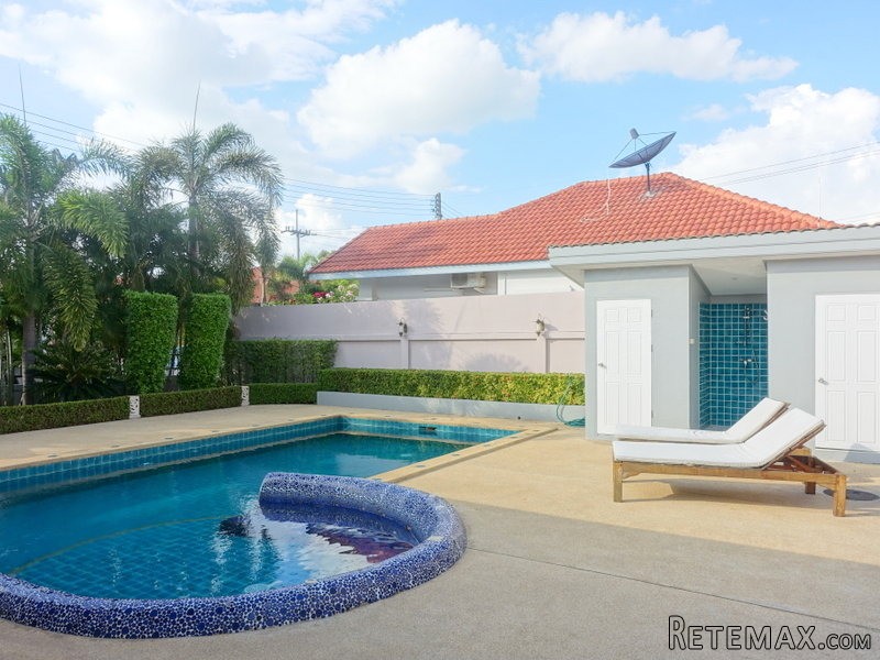 Nice 2 bedroom pool-house in secure..