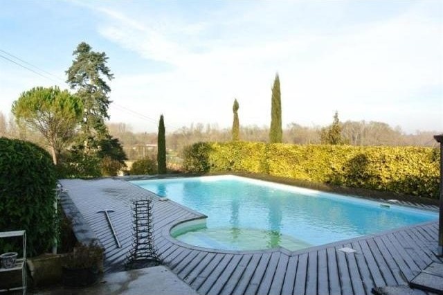 8 bedroom House For Sale: 16200 CHARENTE - 2