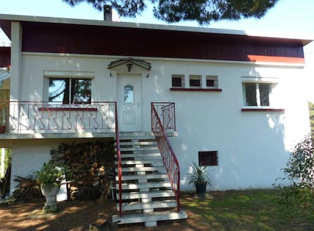 Nice Detached House with Small Pool