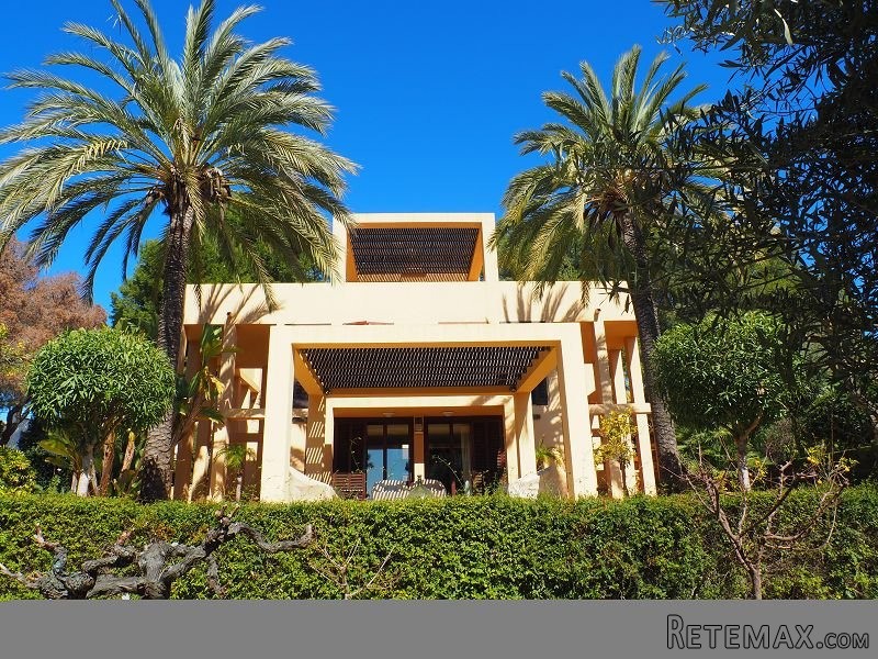 4 Bedrooms - Villa - Alicante - For Sale