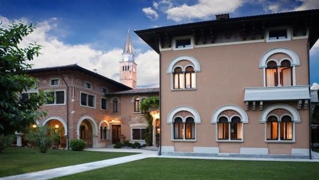 7 bedroom House For Sale: Le Rivatte..