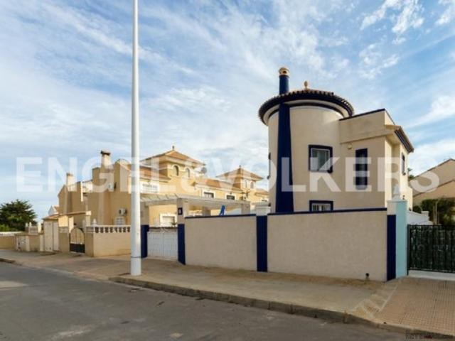 Corner house with interesting.. - 2