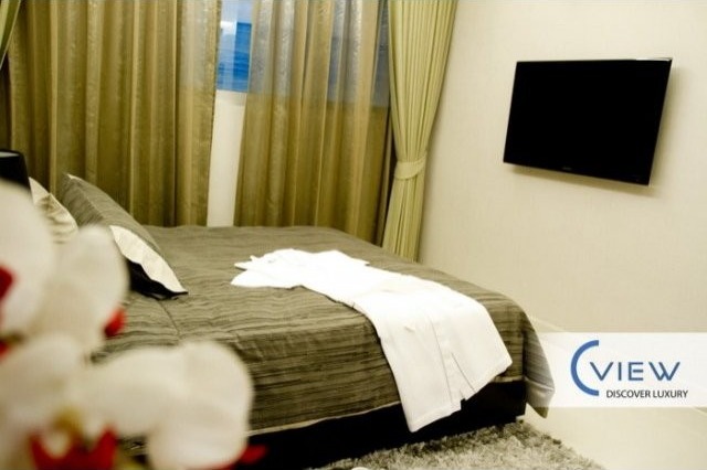 C-View: modern studio condo, top.. - 2