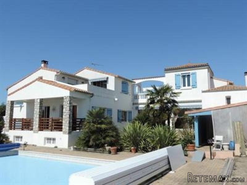 5 Bedrooms - Villa - Poitou-Charentes..