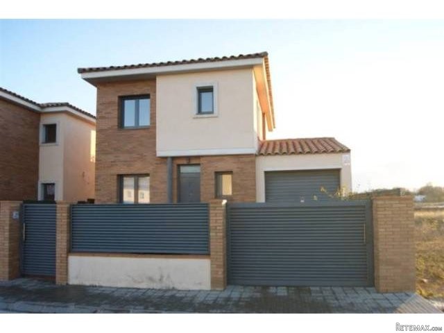 4 Bedrooms - House - Girona - For Sale
