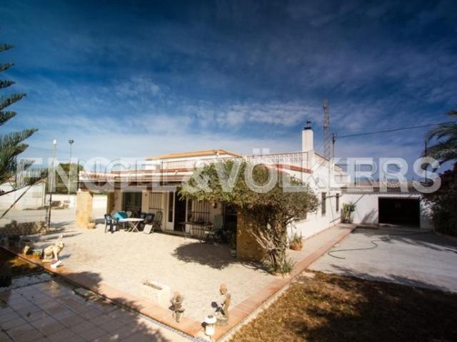 ESTATE WITH INCREDIBLE VIEWS - 2