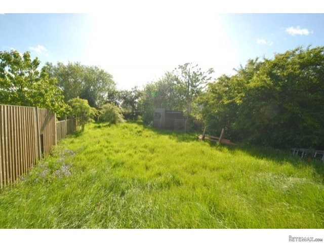 2 bedroom bungalow in Halfway, SHEERNESS