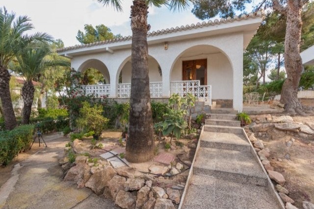4 Bedrooms - Villa - Alicante - For Sale