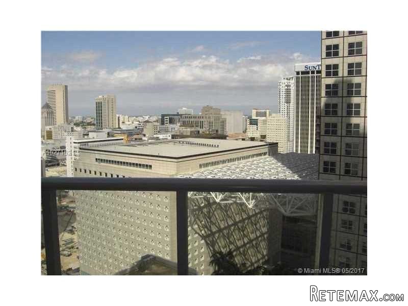 1 bedroom Flat For Sale: 300 S Biscayne..