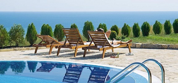 Studio with pool views and top location.. - 2
