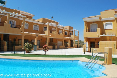 3 (/4) bedroom, semi-detached townhouse.. - 2
