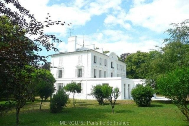 8 bedroom Castle For Sale: 77910 LA.. - 2