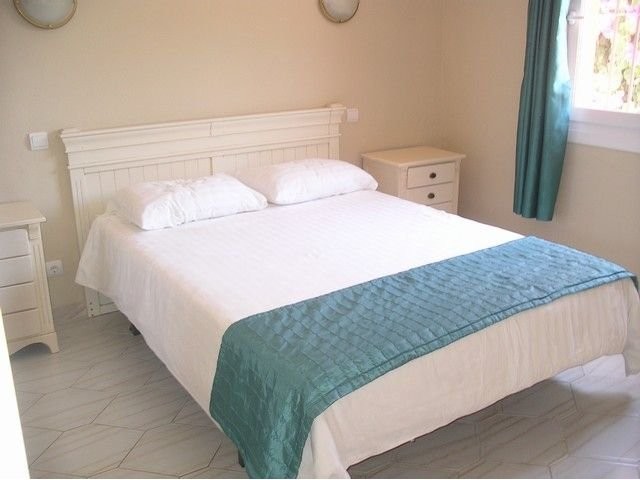 3 Bed Town House for sale in Calahonda - 2