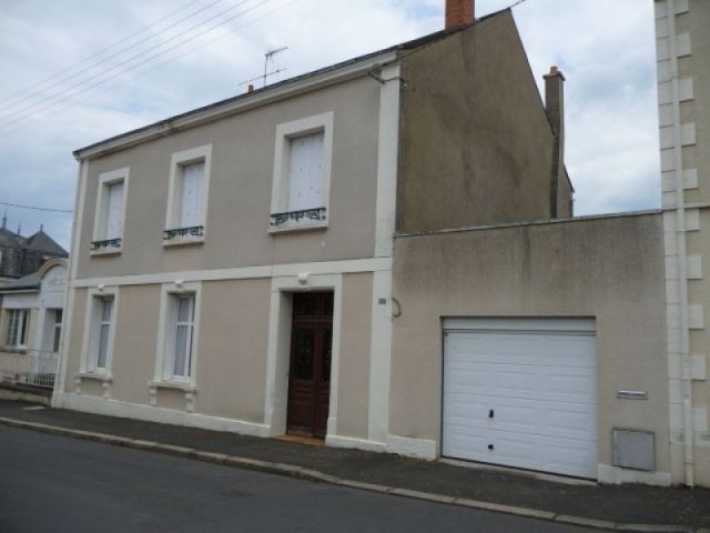 Large Traditional House in Town Location