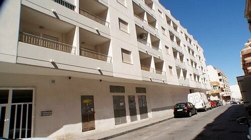 * GREAT VALUE 1 BEDROOM APARTMENT