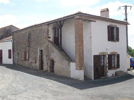 2 Bedroom House with Bundles of..