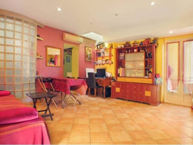 3 room Apt - Carre d'Or one block from..
