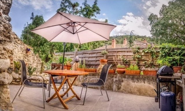 Propriete De Caractere Avec 2 Maisons..