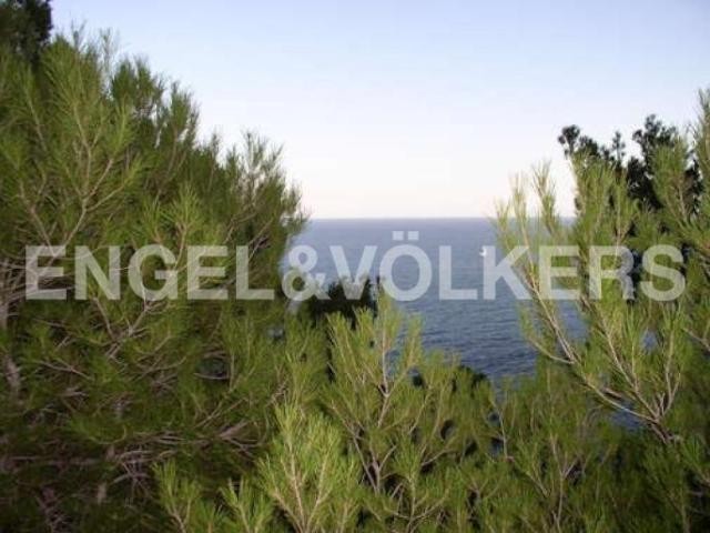 Plot wit sea views and building project