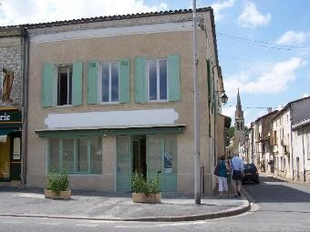 DORDOGNE shop with appartment village..