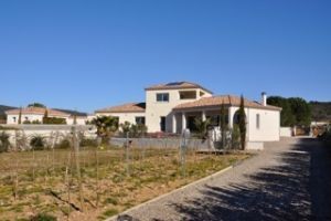 Beautiful Villa, Pool, Independant..