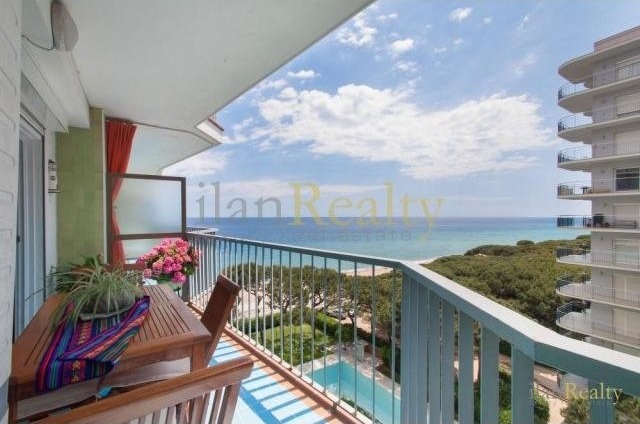 Apartment for sale with panoramic sea..