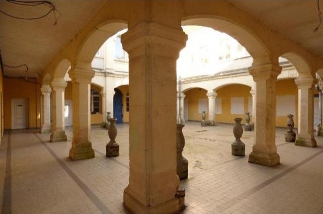 16 bedroom House For Sale: 02160 AISNE - 2