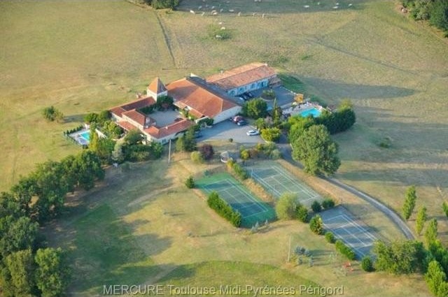23 bedroom Character For Sale: 47300..
