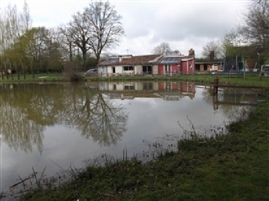 3 Bedroom House on Lakeside Setting