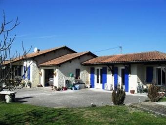 This Property With Gite, Pool And..