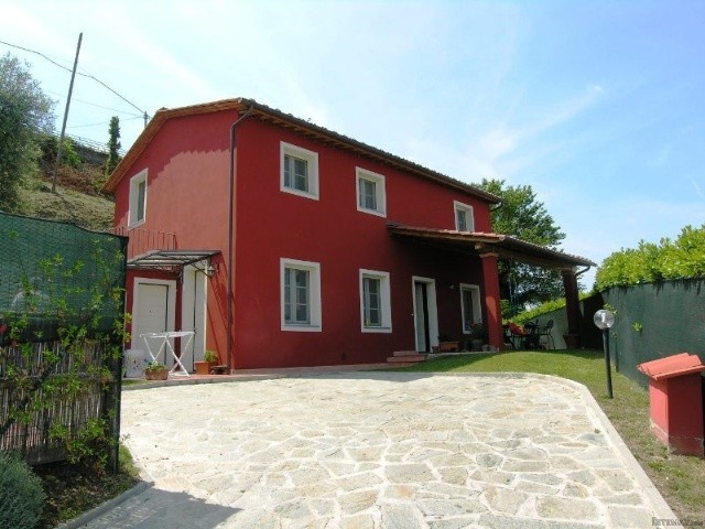 Villa - For Sale - South of Lucca &..