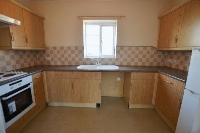 2 Bed Flat/Apartment To Let in..