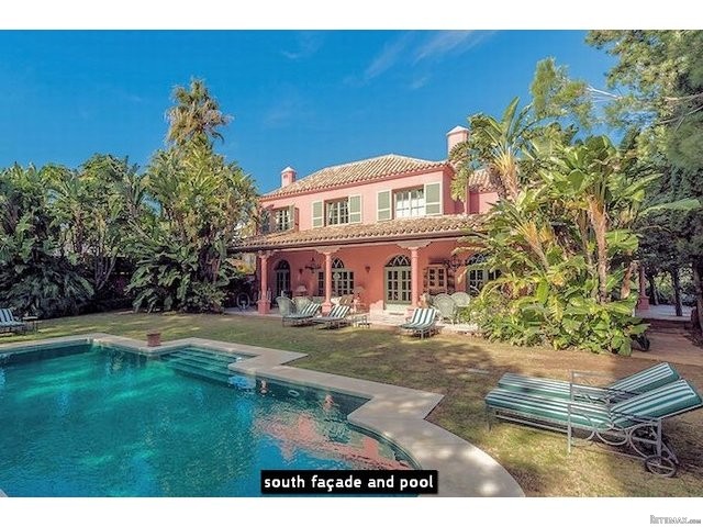 Villa for sale in Hacienda las Chapas..