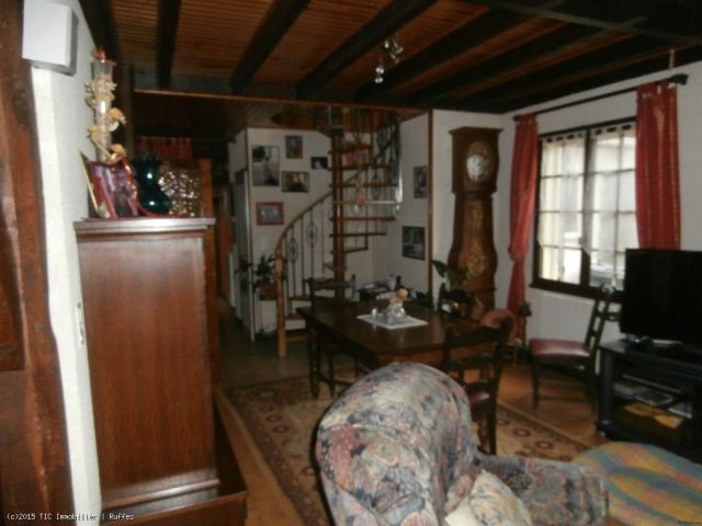 4 bedroom 1980's house - Close to Ruffec - 2