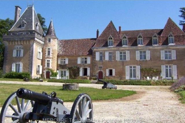 15 bedroom Castle For Sale: 24000..