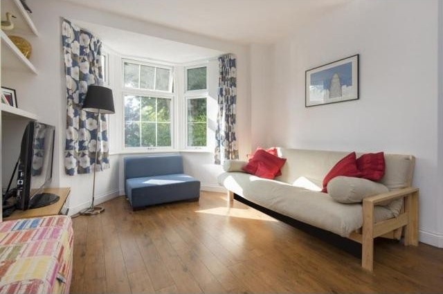 Ainsley Street, E2 - 2