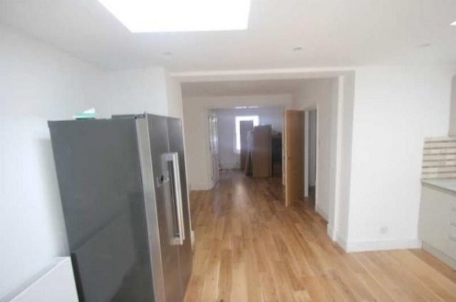4 Bed Flat/Apartment To Let in London