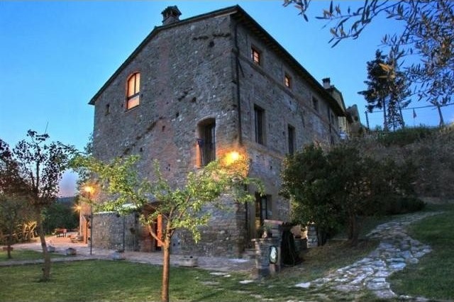 9 bedroom House For Sale: Umbria.. - 2