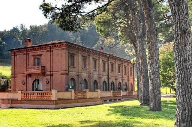 6 bedroom House For Sale: Bologna.. - 2