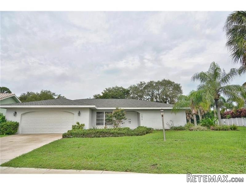 4 bedroom House For Sale: 1073 Derian..
