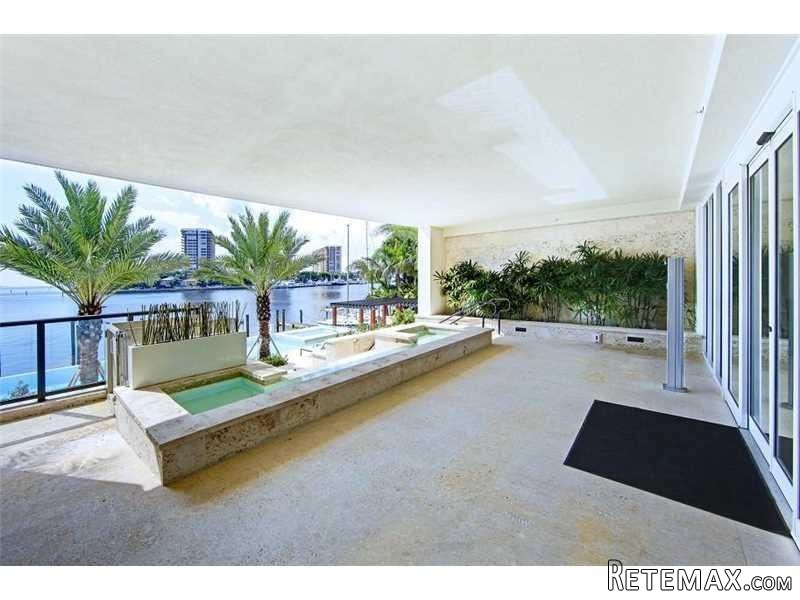 6 bedroom Flat For Sale: 3535 Hiawatha..