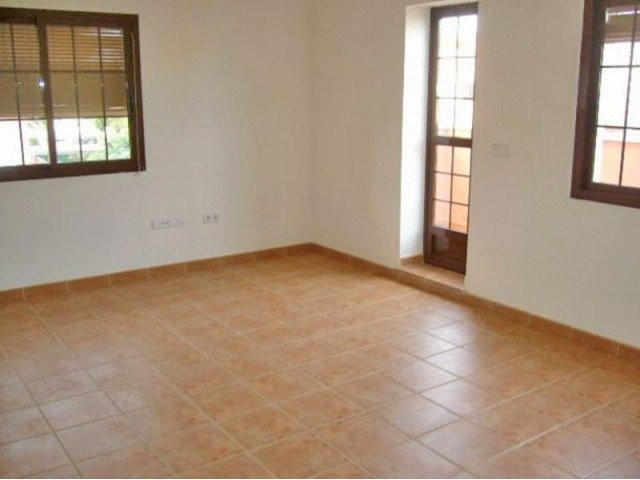 Apartment close to amenities and golf - 2