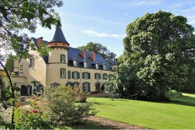 8 bedroom Castle For Sale: 63000..