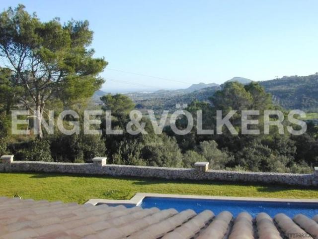 Manor house with sea views for horse.. - 2