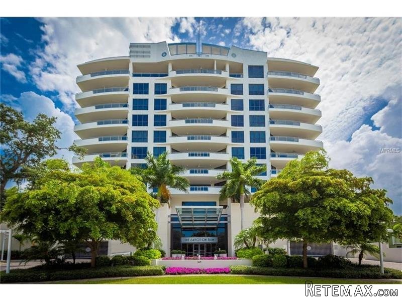 4 bedroom Town House For Sale: 401 S..