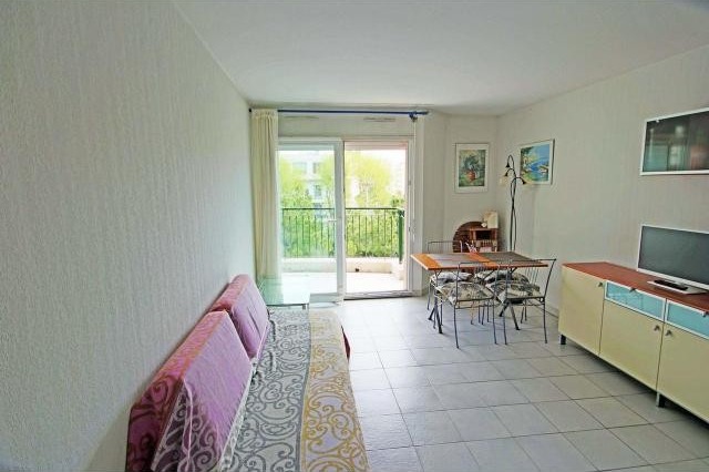 Quality one bed in residence with..